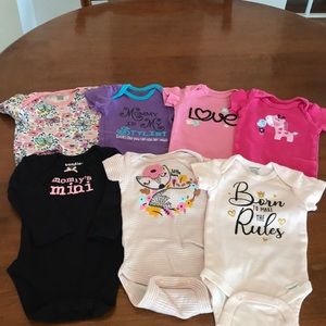 5 Gerber & 1onesie & 1 bundled onesies all 0-3 months. Good condition